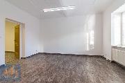 Pron�jem prostorn�ho domu 300 m? pro kancel��e �i podnik�n� � O�ech, Praha-z�pad