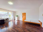 Pron�jem prostorn�ho pokoje (30 m2), Praha 8 - �imice, ul. Jest�ebick�