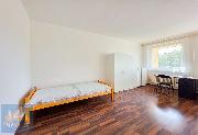 Pron�jem prostorn�ho pokoje (30 m2), Praha 8 - �imice, ul. Jest�ebick�