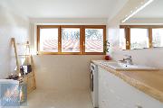 Pron�jem rodinn�ho domu (160 m2) s  pozemkem (926 m2), wellness, fotovoltaika - Hrade��n