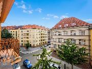 Pron�jem sv�tl�ho bytu 2+1 s balkonem, Praha 6 � Bubene�, ul. Dr. Zikmunda Wintra