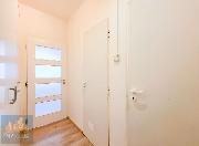 Pron�jem zrekonstruovan�ho bytu 1+kk (24,2 m2) se sklepem, Praha 4 - Bran�k, ul. Vav�enova