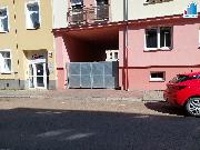 Pron�jem gar�ov�ho st�n� v Plzni na Slovanech