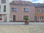 Rodinn� d�m na n�m�st� v Rous�nov�