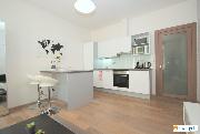 Designov� byt 2+kk v obl�ben� lokalit� na pomez� Vinohrad a Vr�ovic