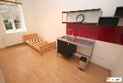 Garsoniera 19m2, u obchodn�ho centra Park Hostiva�, koupelna v byt�, wc p�es chodbu