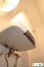 Garsoniera 19m2, u obchodn�ho centra Park Hostiva�, koupelna v byt�, wc p�es chodbu