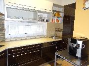 Prodej 1/2 rodinn�ho domu - byt, obytn� suter�n. gar� a pozemek, ulice Ji�n� II, Praha - Z�b�hlice