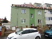 Prodej 1/2 rodinn�ho domu - byt, obytn� suter�n. gar� a pozemek, ulice Ji�n� II, Praha - Z�b�hlice