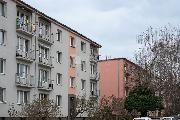 Prodej bytu 2+1 s balkonem, ulice Sadsk, Hloubtn