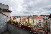 Prodej bytu 3+kk s lod�i�, balkonem a sklepem v klidn� ulici Bulharsk�, Vr�ovice, Praha 10