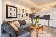 Prodej klidn�ho bytu 2+kk, 52m2 s balk�nem a parkovac�m st�n�m v Kamenici, Praha-V�chod