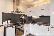 Prodej klidn�ho bytu 2+kk, 52m2 s balk�nem a parkovac�m st�n�m v Kamenici, Praha-V�chod