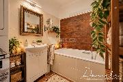 Prodej klidn�ho bytu 2+kk, 52m2 s balk�nem a parkovac�m st�n�m v Kamenici, Praha-V�chod
