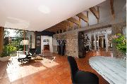 Prodej rodinn�ho domu a objektu k  podnik�n� na pozemku 1590m2 v Odolena Vod�