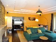 Prodej velk� bytov� jednotky v rodinn�m dom�, s gar�� a pozemkem, ulice Ji�n� II, Praha - Z�b�hlice