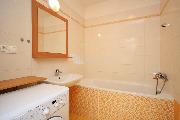 Pron�jem bytu 2+kk/B/G, v�m�ra 53 m2, 4NP/5NP, ulice U Hostavick�ho potoka, Praha 9, Hostavice