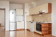Pron�jem bytu 3+kk, 72 m2 s balkonem a gar��, ul. Hn�zdensk�, Praha - Troja