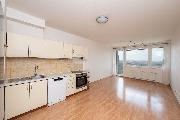 Pron�jem bytu 3+kk, 72 m2 s balkonem a gar��, ul. Hn�zdensk�, Praha - Troja