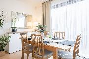 Pron�jem ��ste�n� za��zen�ho rohov�ho domu 4kk, 153m2 s gar��, terasou a zahradou  315m2 ve Vino�i.