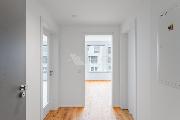 Pron�jem klimatizovan�ho bytu 2+kk s gar�ov�m st�n�m a sklepn� k�j� v rezidenci Semerinka
