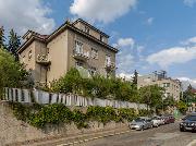 Pron�jem kompletn� za��zen�ho bytu 1kk 20m2 ve vilov�m dom� se zahradou v bl�zkosti metra Kobylisy