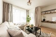 Pron�jem luxusn� vybaven�ho bytu 2+kk, 56m2, s lod�i� a parkovac�m st�n�m, v Hole�ovic�ch