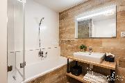 Pron�jem luxusn� vybaven�ho bytu 2+kk, 56m2, s lod�i� a parkovac�m st�n�m, v Hole�ovic�ch