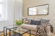 Pron�jem slunn�ho bytu 2+kk, 45m2 s v�hledem do zahrady v bl�zkosti metra Kobylisy