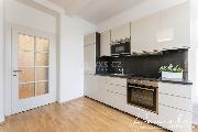 Pron�jem slunn�ho bytu 2+kk, 45m2 s v�hledem do zahrady v bl�zkosti metra Kobylisy