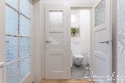 Pron�jem slunn�ho bytu 2+kk, 45m2 s v�hledem do zahrady v bl�zkosti metra Kobylisy