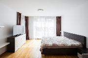 Pron�jem za��zen�ho bytu s parkov�n�m na Vinohradech