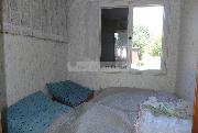 Prodej zd�n� chaty se zahradou a baz�nem v Plzni na V�slun�