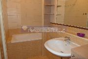 Pron�jem cihlov�ho bytu 2+1 s balkonem po rekonstrukci v Plzni na Slovanech