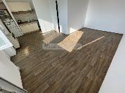 Pron�jem slunn�ho bytu 1+kk s balkonem po rekonstrukci v Plzni - Doubravce
