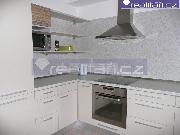 Pron�jem za��zen�ho bytu 2+kk s balkonem a parkovac�m st�n�m v Plzni na Sylv�nu