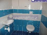 Pron�jem za��zen�ho bytu 2+kk s balkonem a parkovac�m st�n�m v Plzni na Sylv�nu