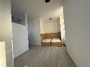 Pron�jem nov� zrekonstruovan�ho apartm�nu 1kk v reziden�n� vile se zahradou