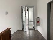 Pron�jem nov� zrekonstruovan�ho za��zen�ho bytu 2kk v reziden�n� vile se zahradou