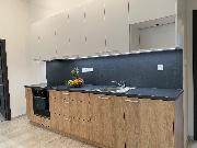 Pron�jem nov� zrekonstruovan�ho za��zen�ho bytu 2kk v reziden�n� vile se zahradou