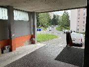 Nab�z�me k prodeji obchodn� prostory COOP ve Vset�n� na Sychrov� v 1NP