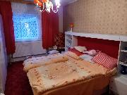 Nab�z�me prodej rodinn�ho domu se zahradou ve Vset�n�.