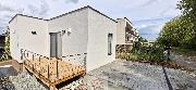 Pron�jem modern� novostavby RD 2+kk s terasou, zahradou a parkovac�m m�stem, Vala�sk� Mezi����