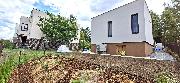 Pron�jem modern� novostavby RD 2+kk s terasou, zahradou a parkovac�m m�stem, Vala�sk� Mezi����