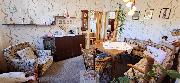 Rodinn� d�m 5+2 se dv�ma byty a pozemkem 2 285 m2 v centru obce Krhov�