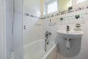 Pron�jem chaty 2+1, 55m2,  pozemek 696m2,  Slapy