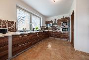 Pron�jem RD 6+kk, 260m2, zahrada 960m2, ul. Na V�slun�, Tuchom��ice