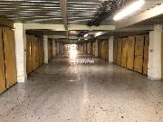 Nab�z�me pron�jem samostatn� gar�e, ul. �umplel�kova, Praha 8