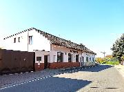 Prodej dvoupodla�n�ho objektu s nebytov�m prostorem 260 m2, pozemek 861 m2, Z�py u Brand�sa n.Labem