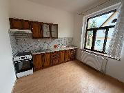 Pron�jem bytu 2+kk v obci Jest�eb� (9)